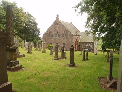 Oorlogsgraf van het Gemenebest Carmyllie Parish Churchyard