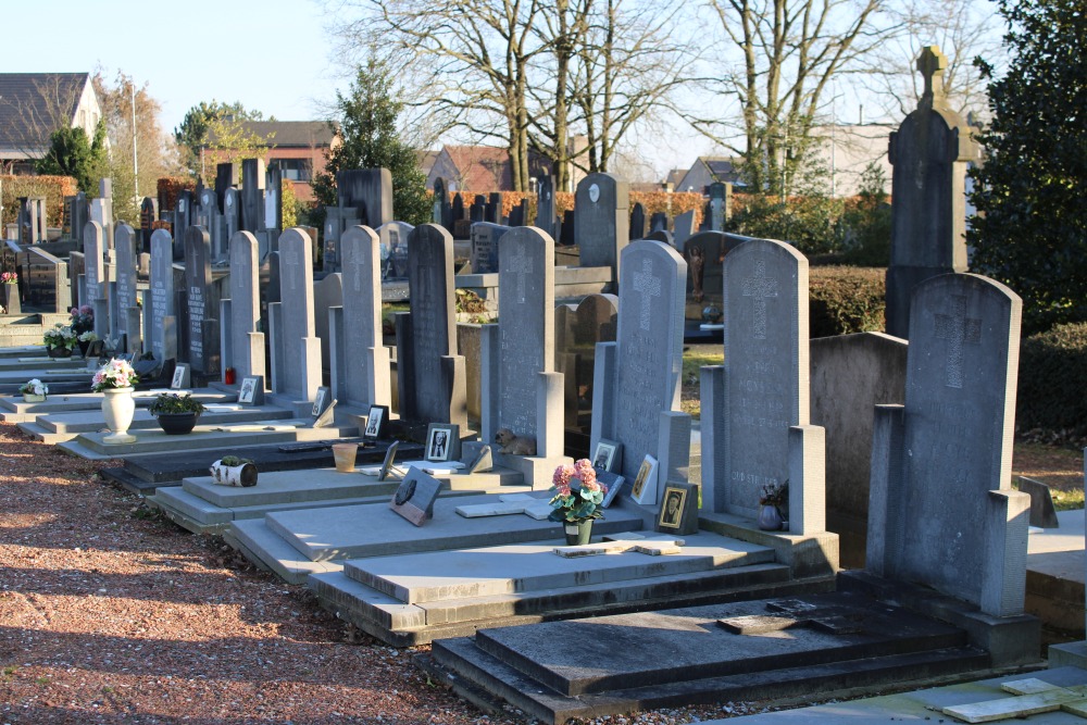 Belgian Graves Veterans Sint-Pauwels