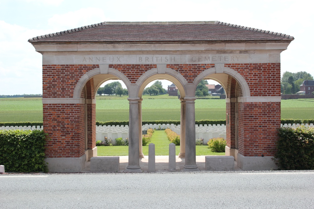 Commonwealth War Cemetery Anneux
