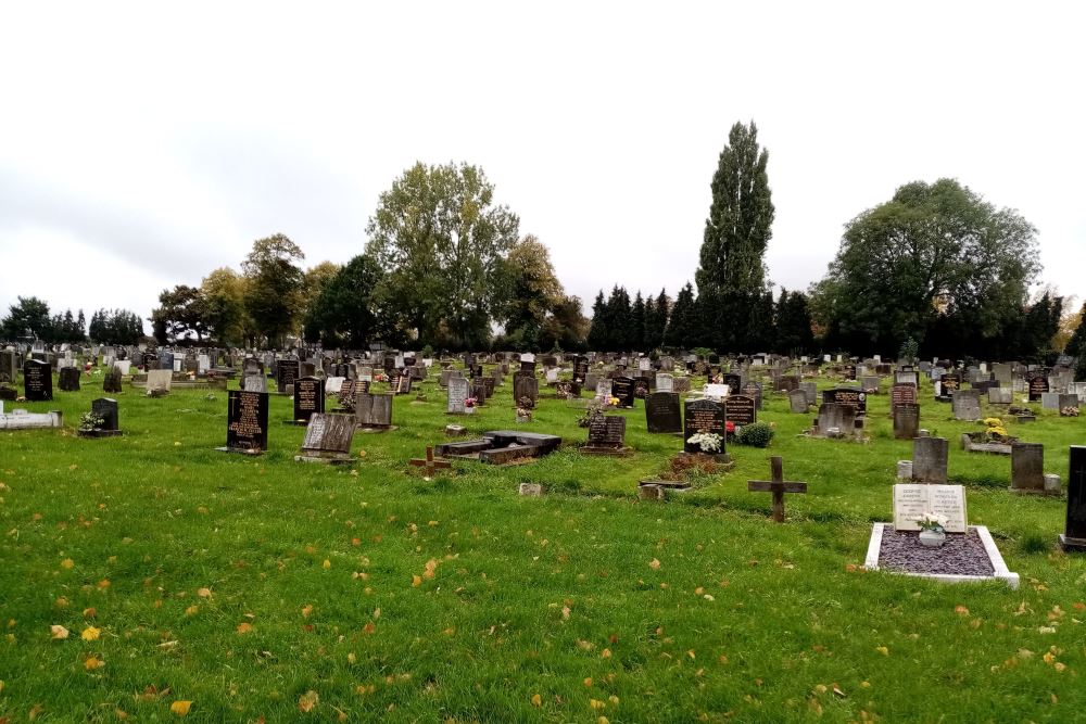 Commonwealth War Graves Hucknall Cemetery