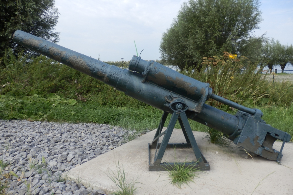 German 105mm gun Lage Zwaluwe #1