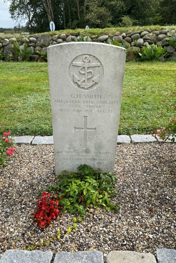 Commonwealth War Graves Husby Ulfborg #3