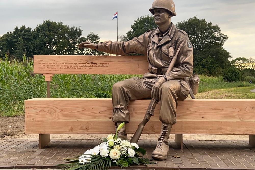 Memorial US Paratrooper