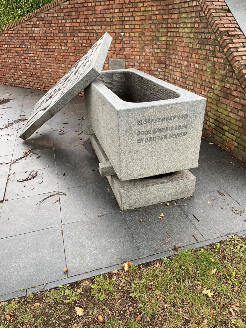 Monument Wederopstanding is Bevrijding #6