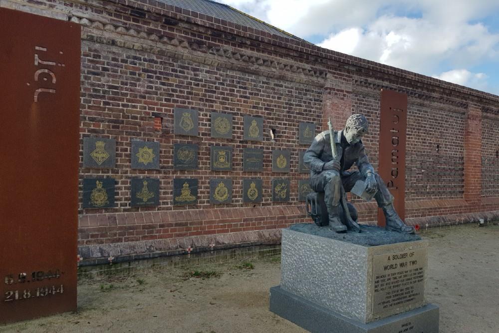 Monument Soldaat WO2 Portsmouth #4