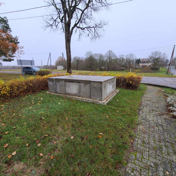 Mass Grave Soviet Soldiers & Turret T-34/85