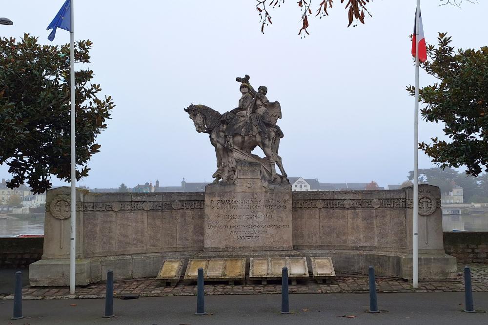 War Memorial Saumur #1