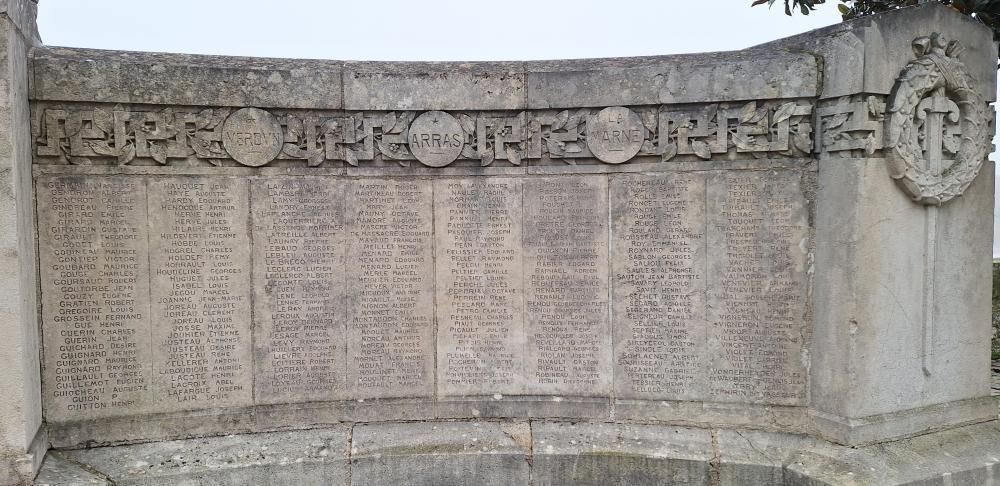 War Memorial Saumur #3