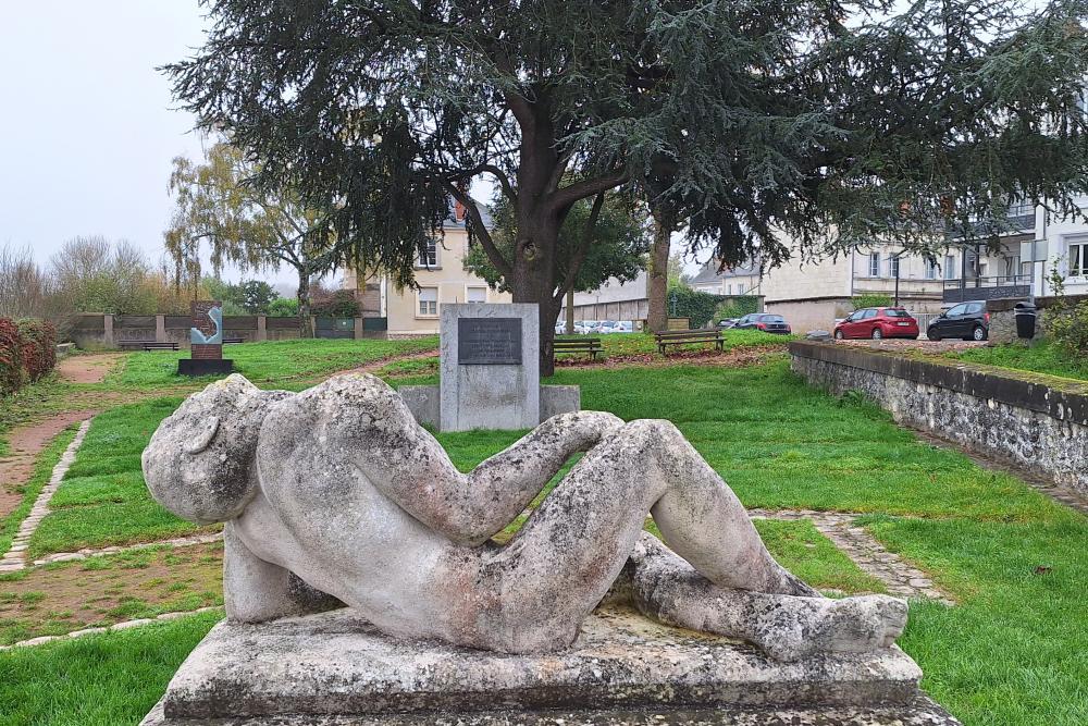 Memorial Civilian Casualties Saumur #2