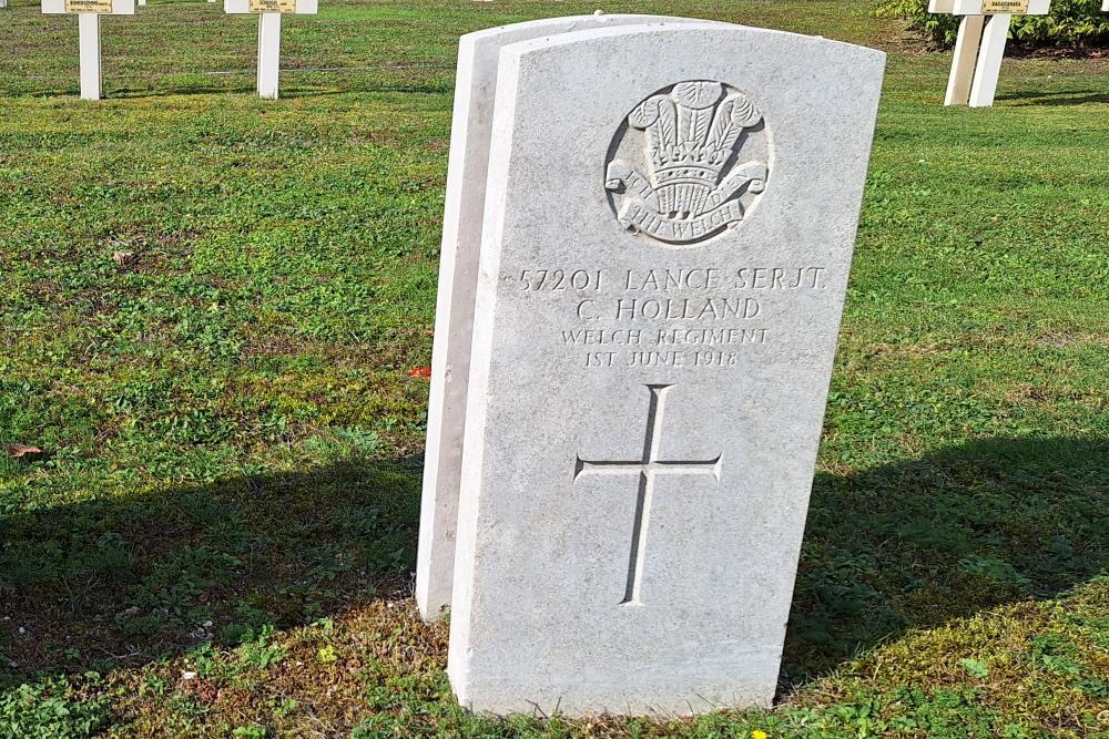 Commonwealth War Graves Fère-Champenoise #2