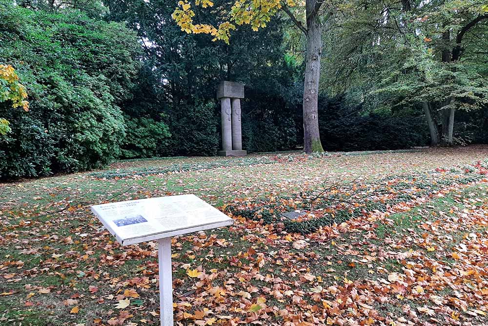 Memorial & Graves Victims Revolution Cemetery Friedhof Ohlsdorf Hamburg #3