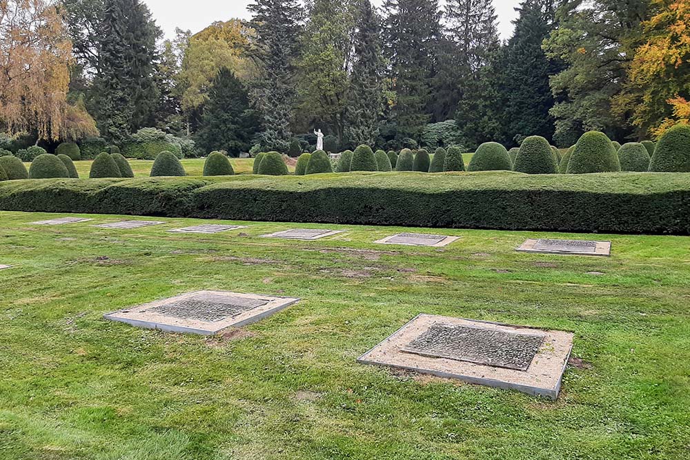 Gezamenlijk Graf Vrijheidsstrijders 1813-1815 Begraafplaats Friedhof Ohlsdorf Hamburg #2