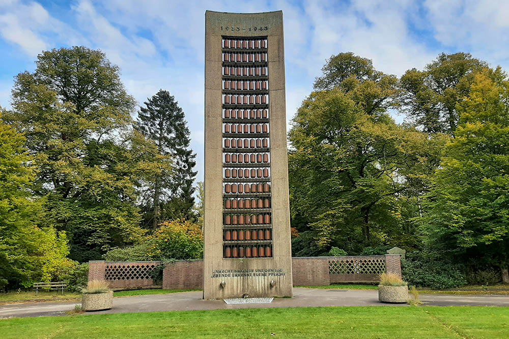 Monument Nationaal Socialisme Begraafplaats Friedhof Ohlsdorf Hamburg #1