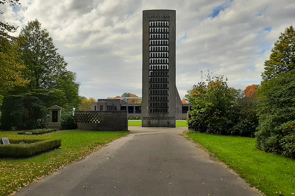 Monument Nationaal Socialisme Begraafplaats Friedhof Ohlsdorf Hamburg #2