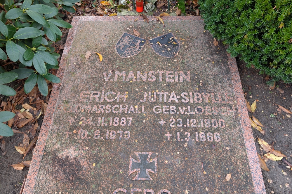 Grafsteen Erich von Manstein #4