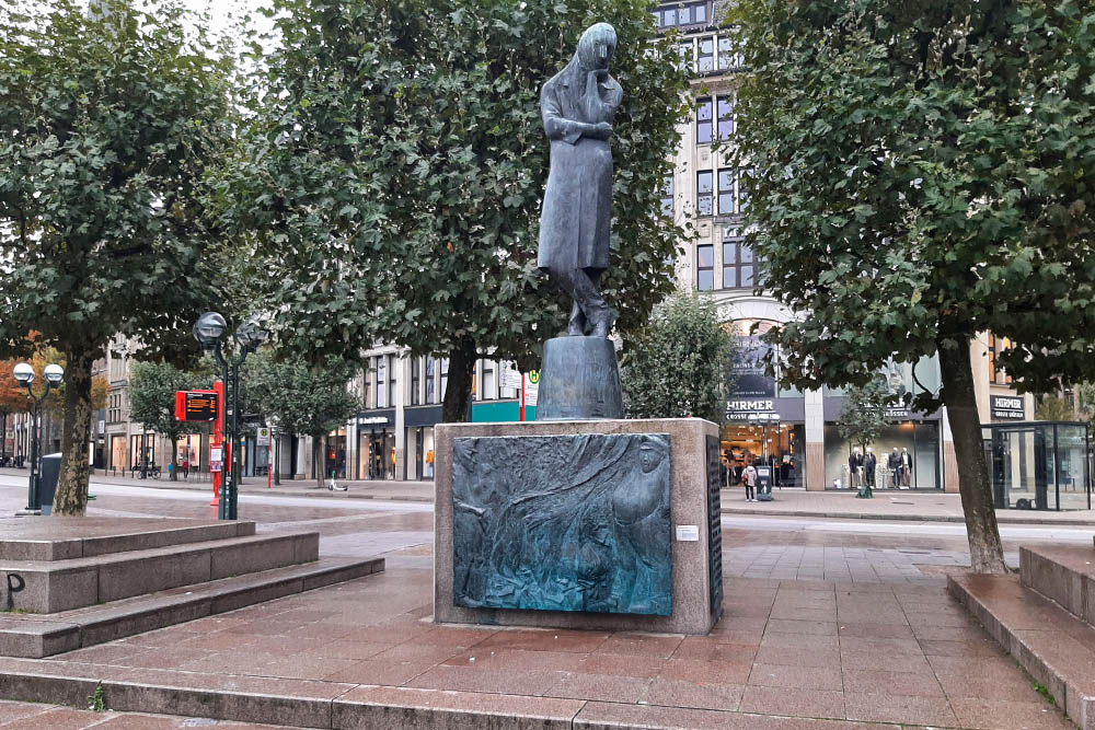 Monument Heinrich Heine #1