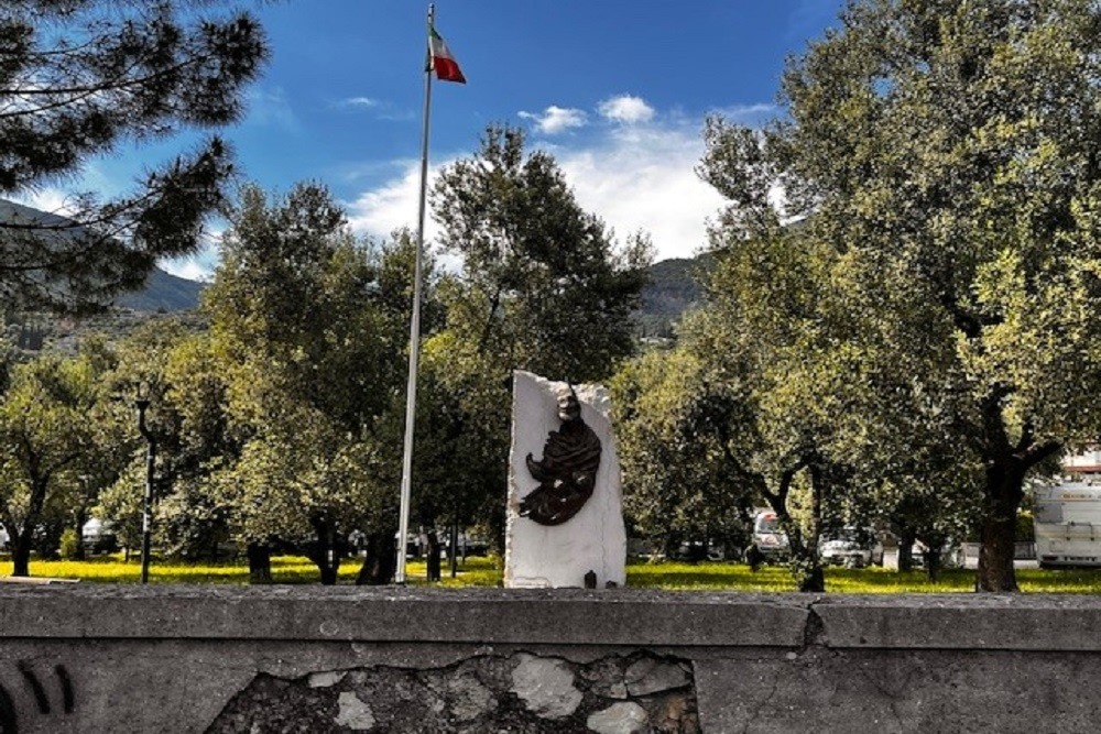 Oorlogsmonument Alpini Toscolano Maderno #1