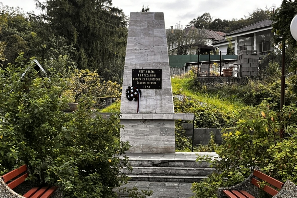 Oorlogsmonument Obišovce #1