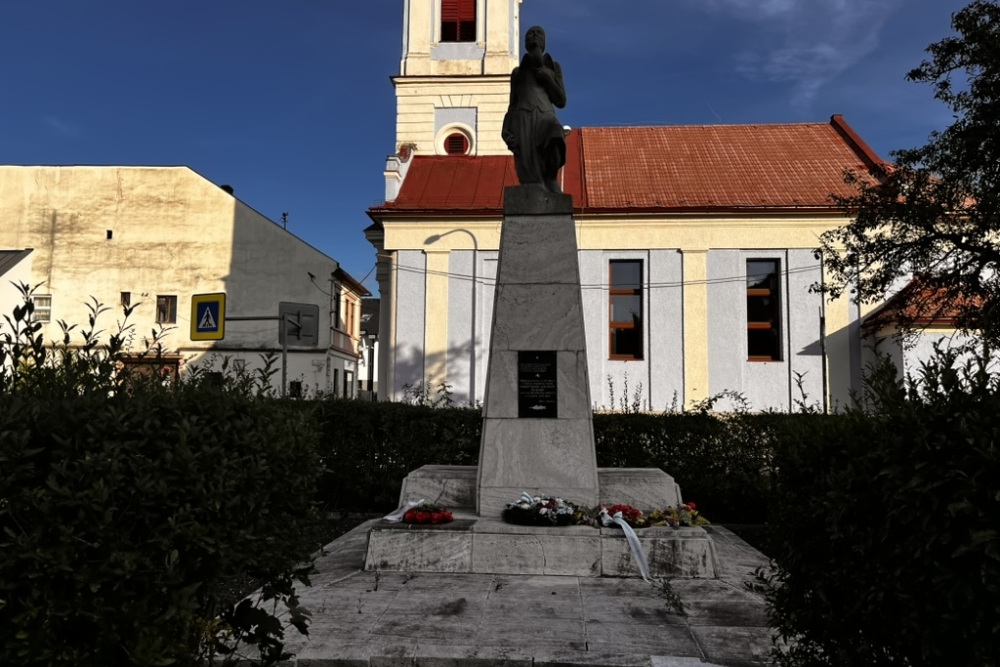 Oorlogsmonument Liptovsk Mikul #1