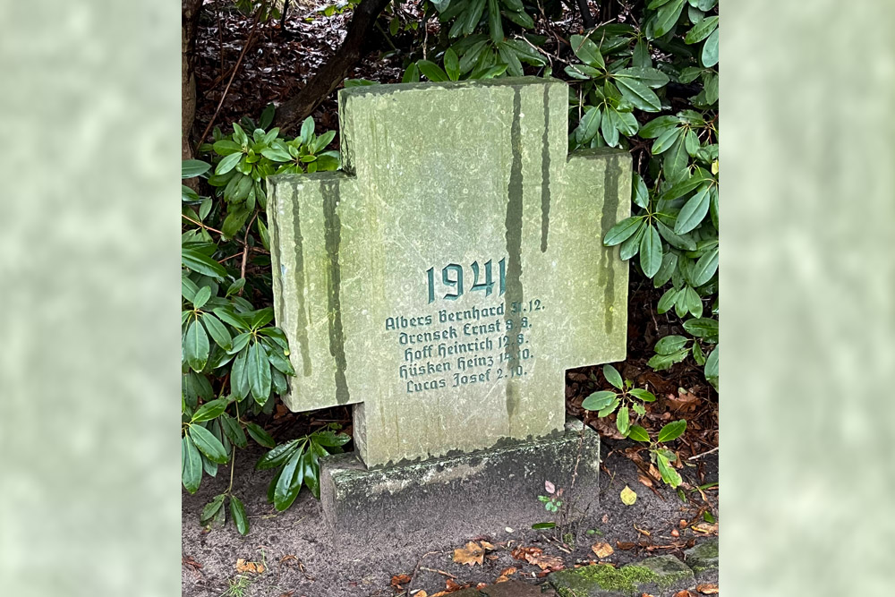 Oorlogsmonument Altenlingen #4