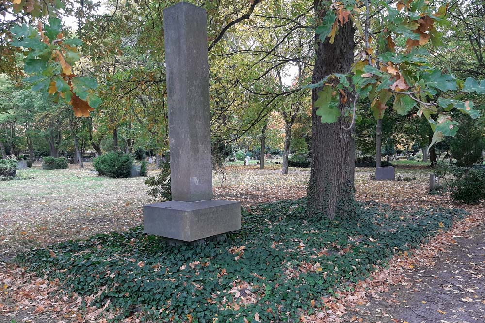 Duitse Oorlogsgraven en Monument Burgerslachtoffers #3