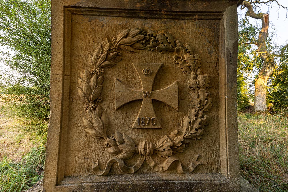 Duits monument van het 8e Oost-Pruisische infanterieregiment nr. 45 en oorlogsbegraafplaats bij kasteel Aubigny #4