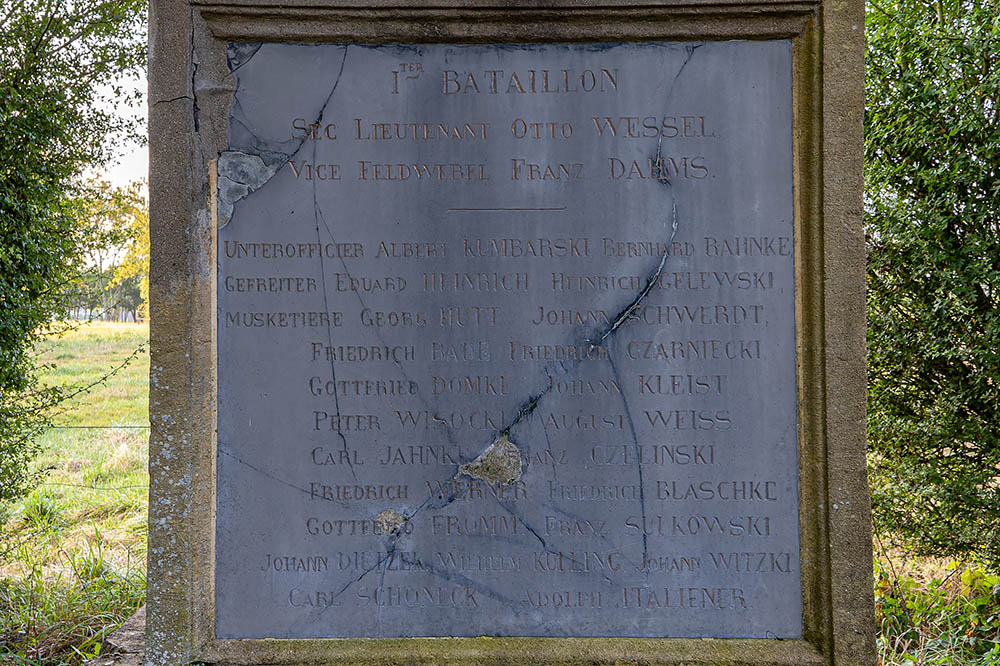 Duits monument van het 8e Oost-Pruisische infanterieregiment nr. 45 en oorlogsbegraafplaats bij kasteel Aubigny #3