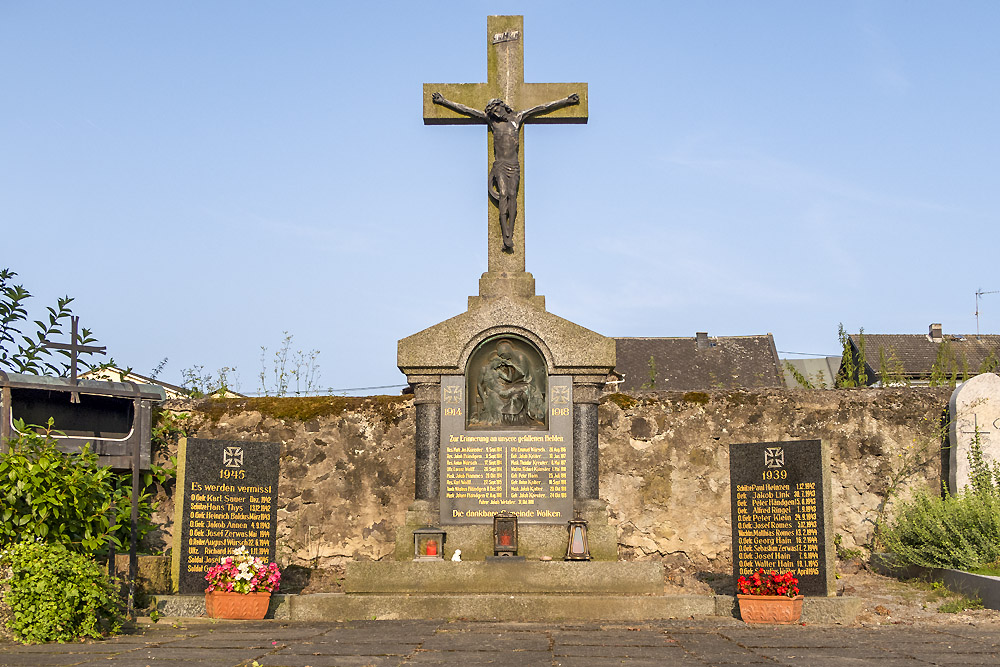 Oorlogsmonument Wolken #1