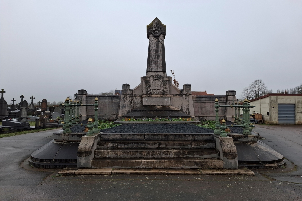 War Memorials Le Bizet Cemetery Armentires  #1