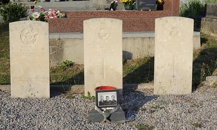 Commonwealth War Graves La Celle-les-Bordes #1