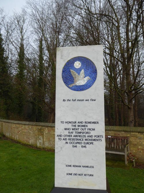 Monument Vrouwelijke SOE Agenten & Special Duties Squadrons Tempsford #1