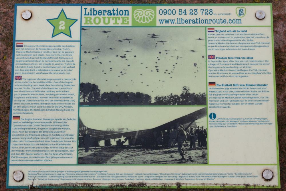 Liberation Route Marker 002: Vrijheid valt uit de lucht #2