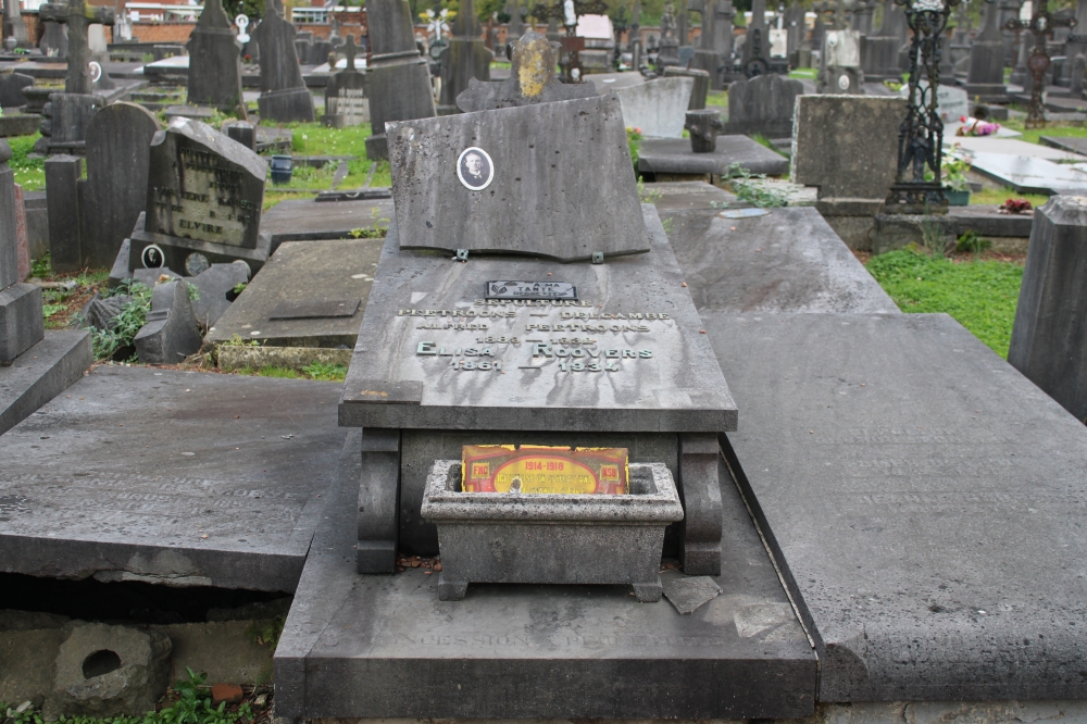 Belgian Graves Veterans Manage