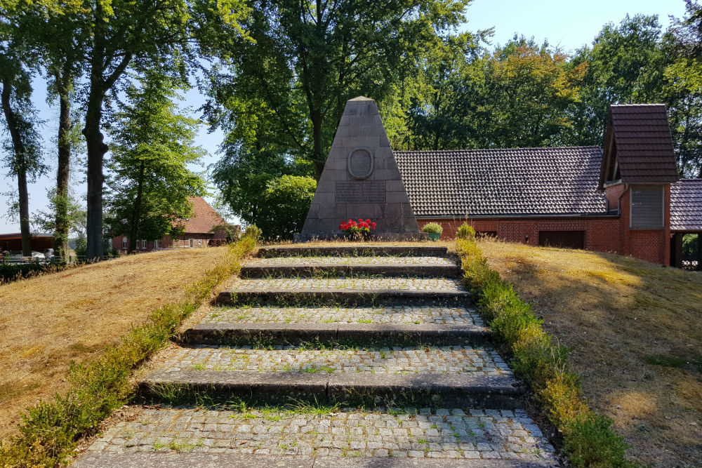 Oorlogsmonument Begraafplaats Rohrsen