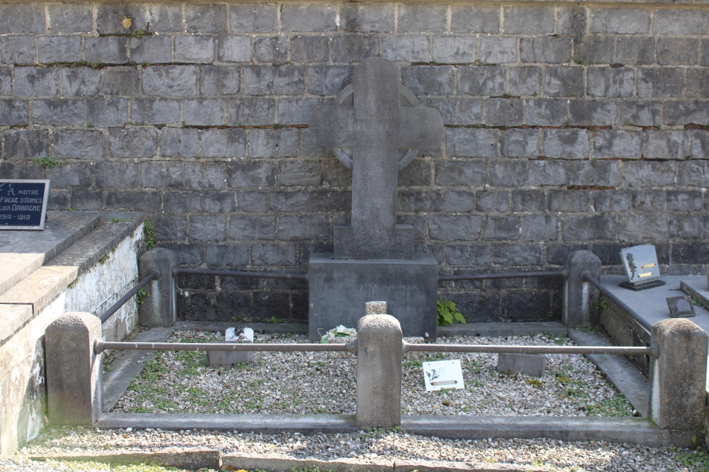 Monument Franse Gesneuvelden Denée Begraafplaats #1