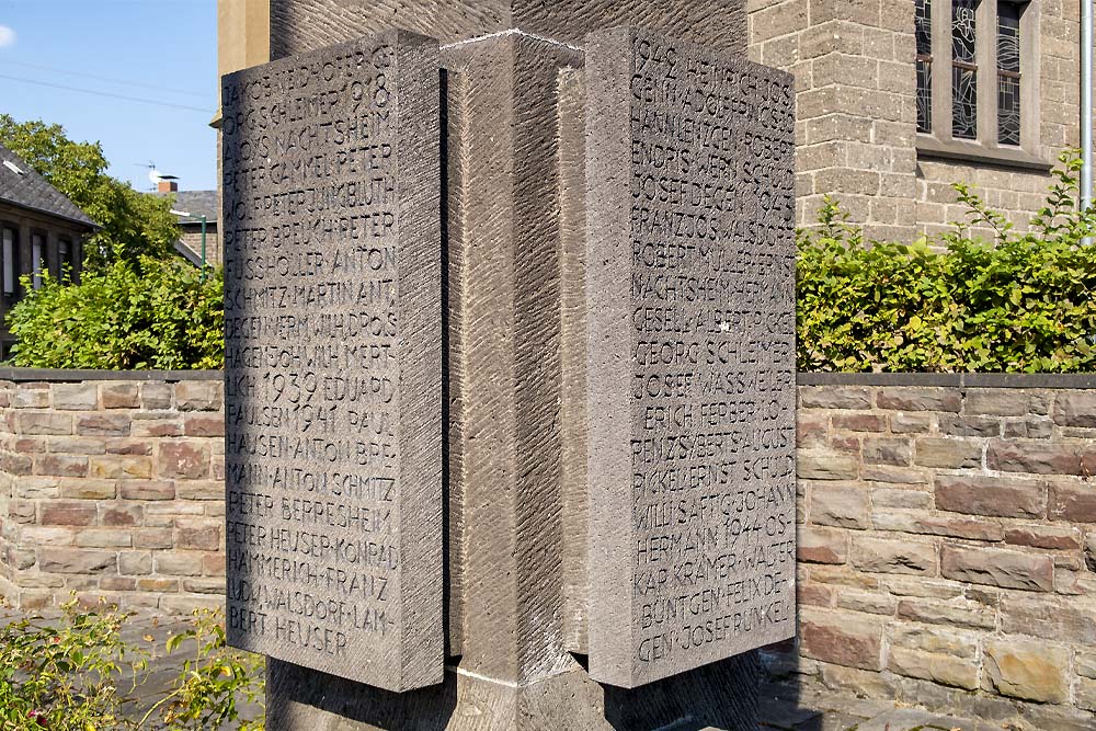 War Memorial Niederltzing #2