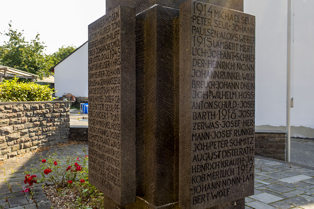 War Memorial Niederltzing #3