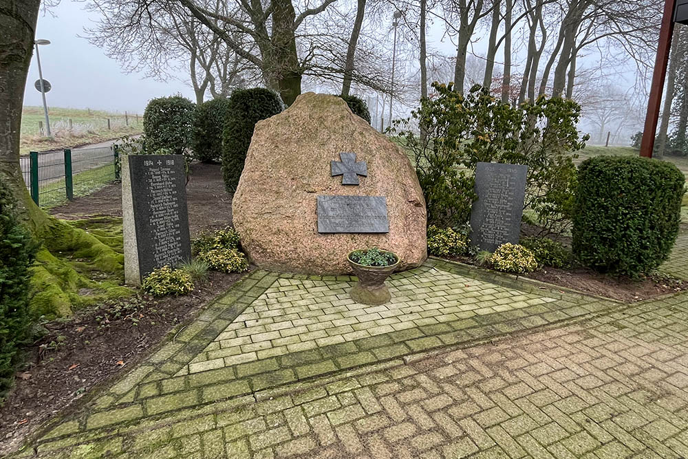 War Memorial Estringen #1