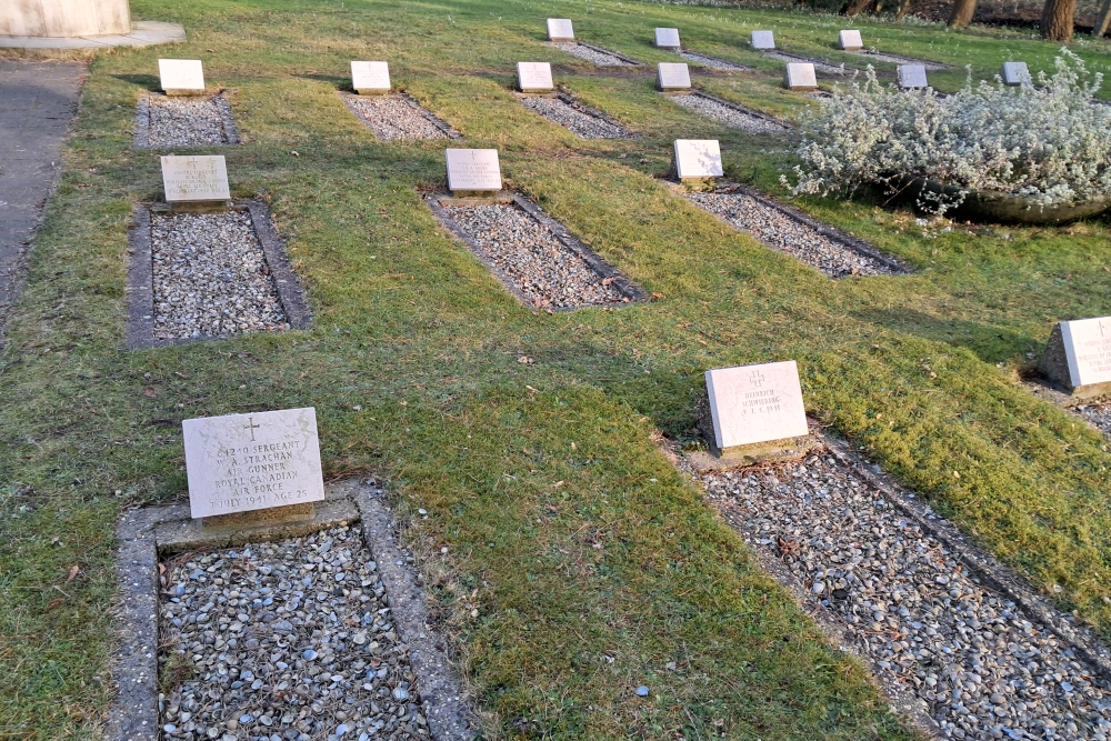 Military Cemetery Vredenhof #4