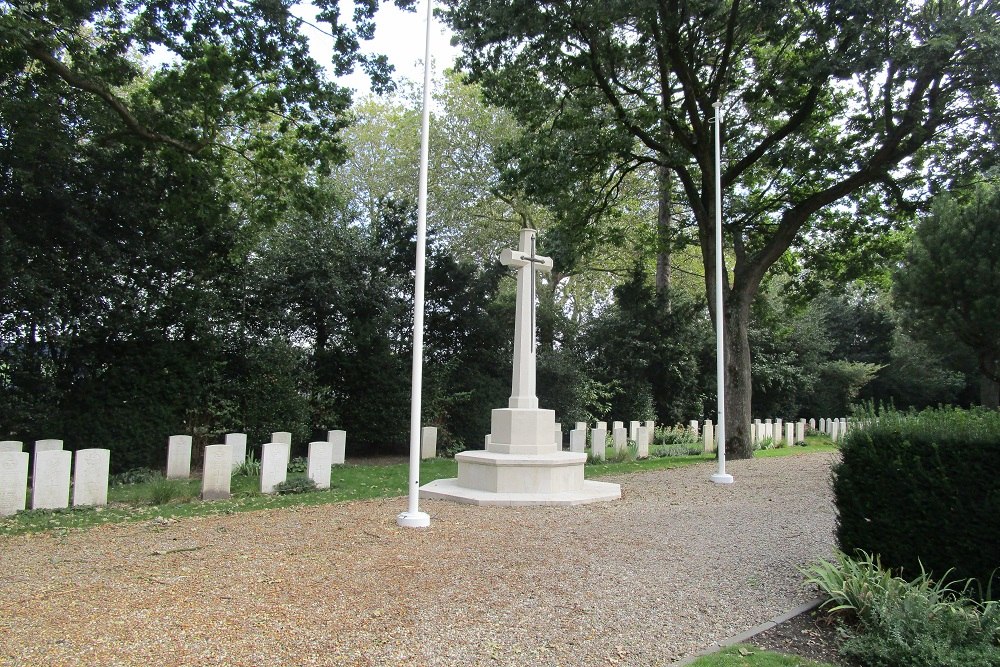 Commonwealth War Graves General Cemetery Crooswijk