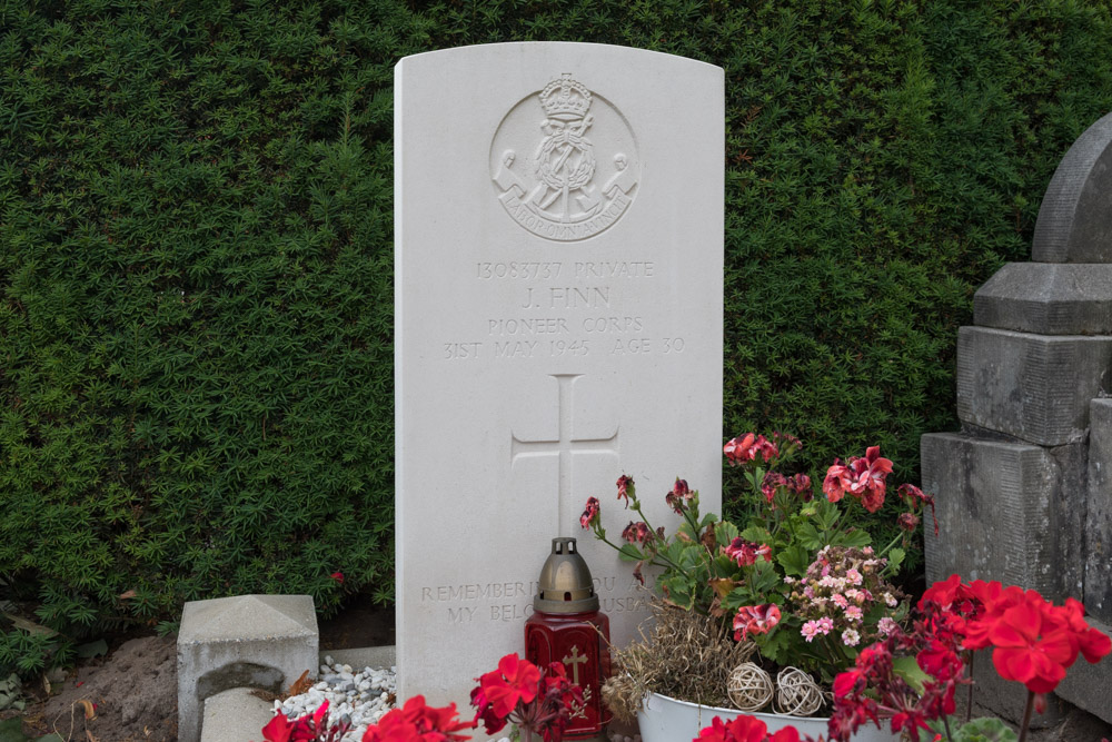 Commonwealth War Grave Roman Catholic Cemetery Overdinkel #1