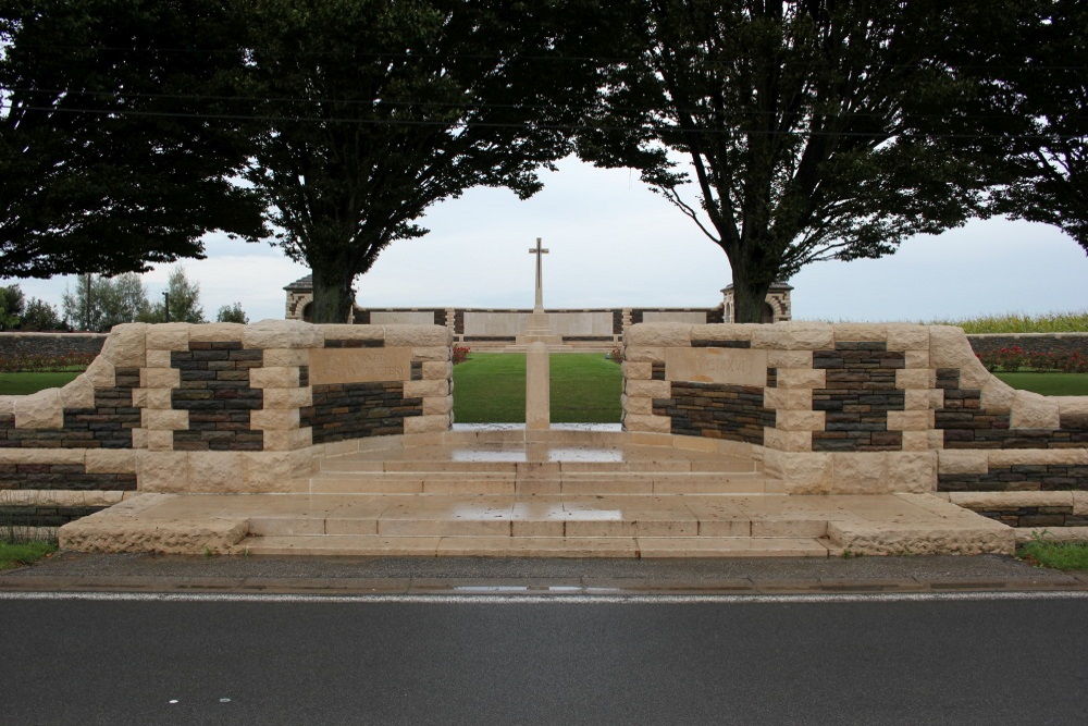 Commonwealth War Cemetery V.C. Corner Australian and Memorial