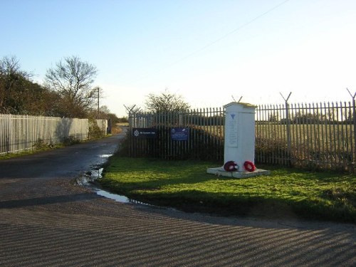 Monument Vliegveld Boreham #2