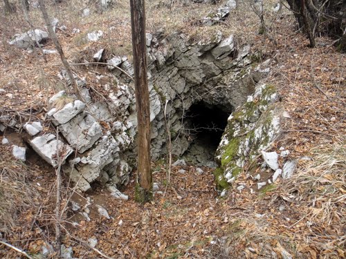 Alpenmuur - Ondergrondse Bunker Studena (B)