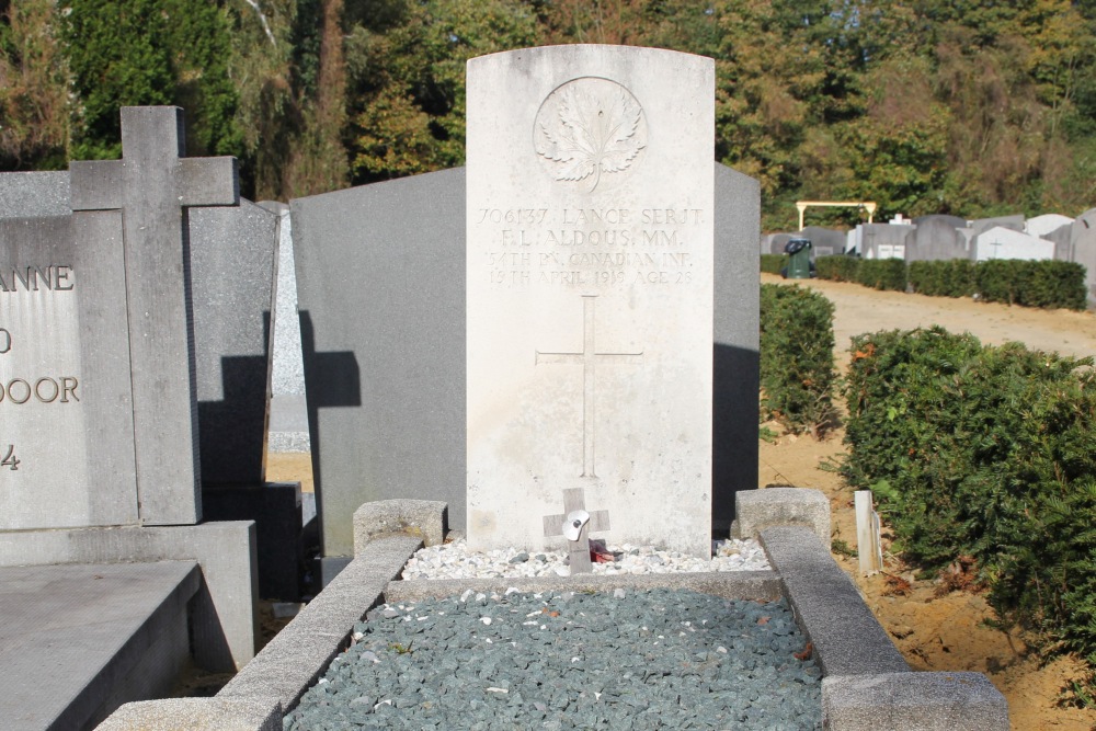 Commonwealth War Grave Hoeilaart #2