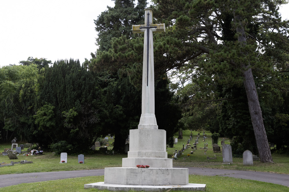 Commonwealth War Graves London Road Cemetery