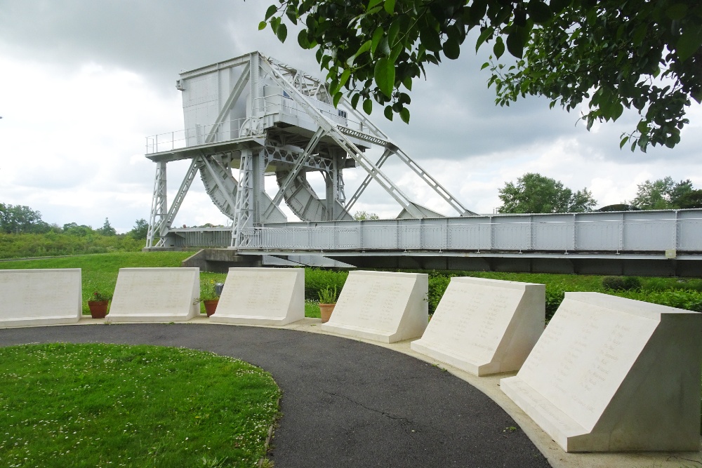 Memorial 2nd Battalion Ox and Bucks Regiment