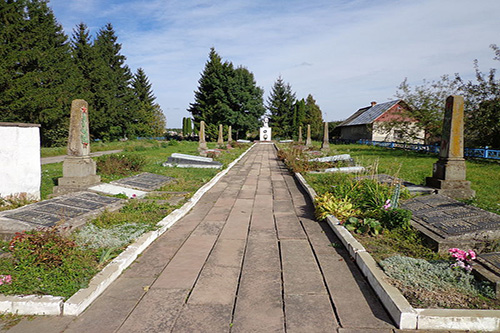 Sovjet Oorlogsbegraafplaats Velyki Birky