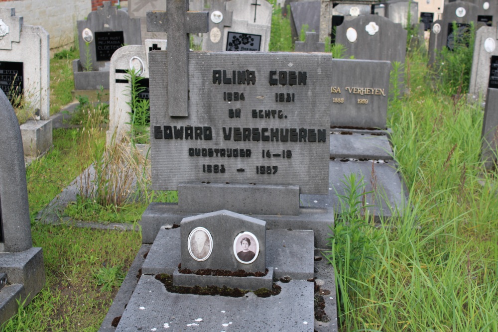 Belgian Graves Veterans Hever Churchyard