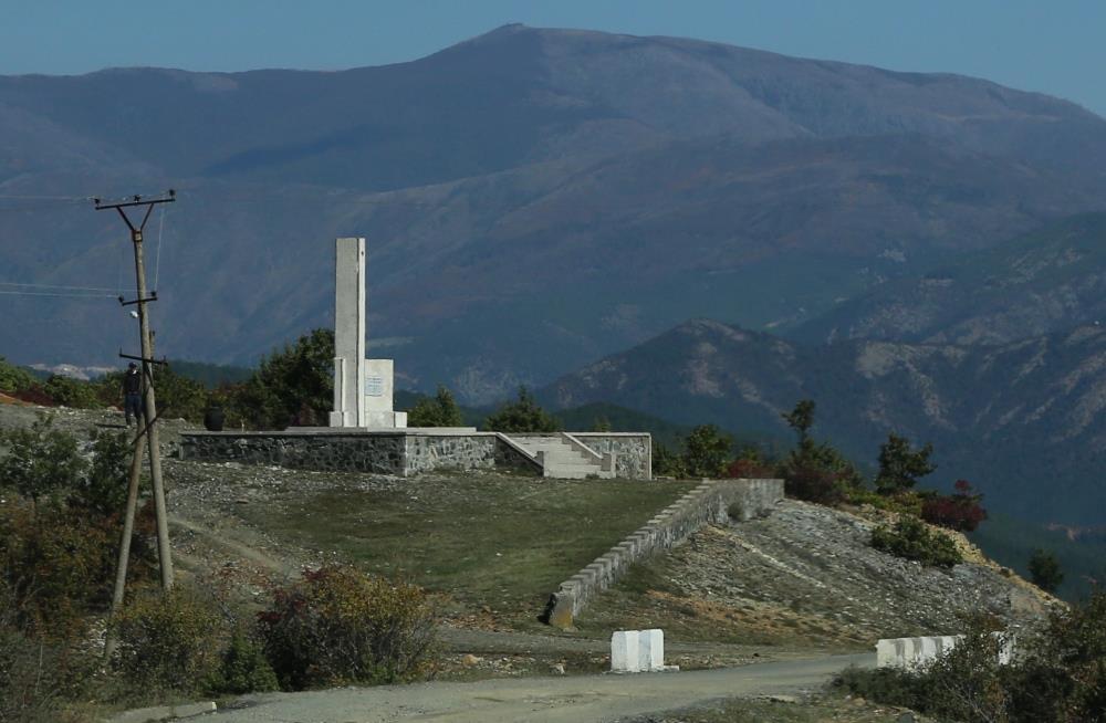 Monument Omgekomen Partizanen Rrape